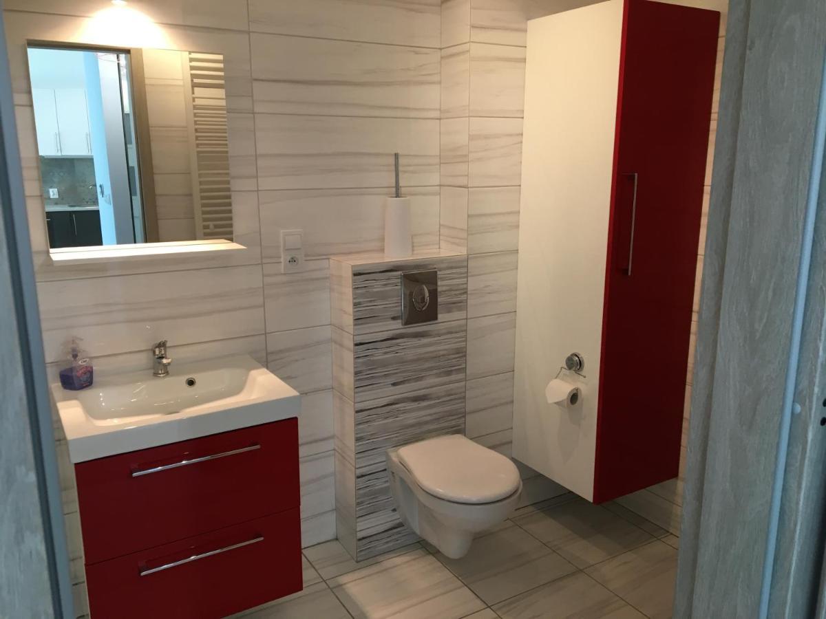 1 Tyskie Apartamenty Z Ogrodkiem Tychy Buitenkant foto
