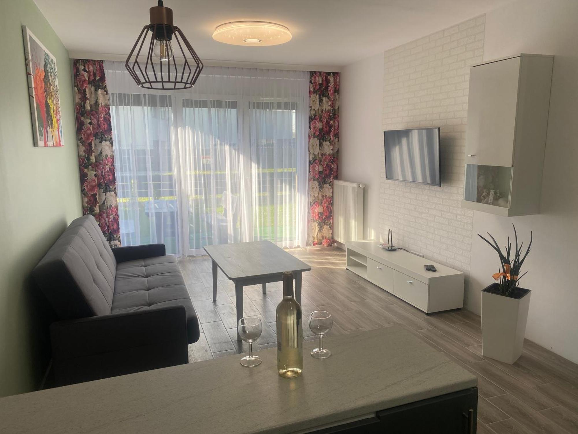 1 Tyskie Apartamenty Z Ogrodkiem Tychy Buitenkant foto
