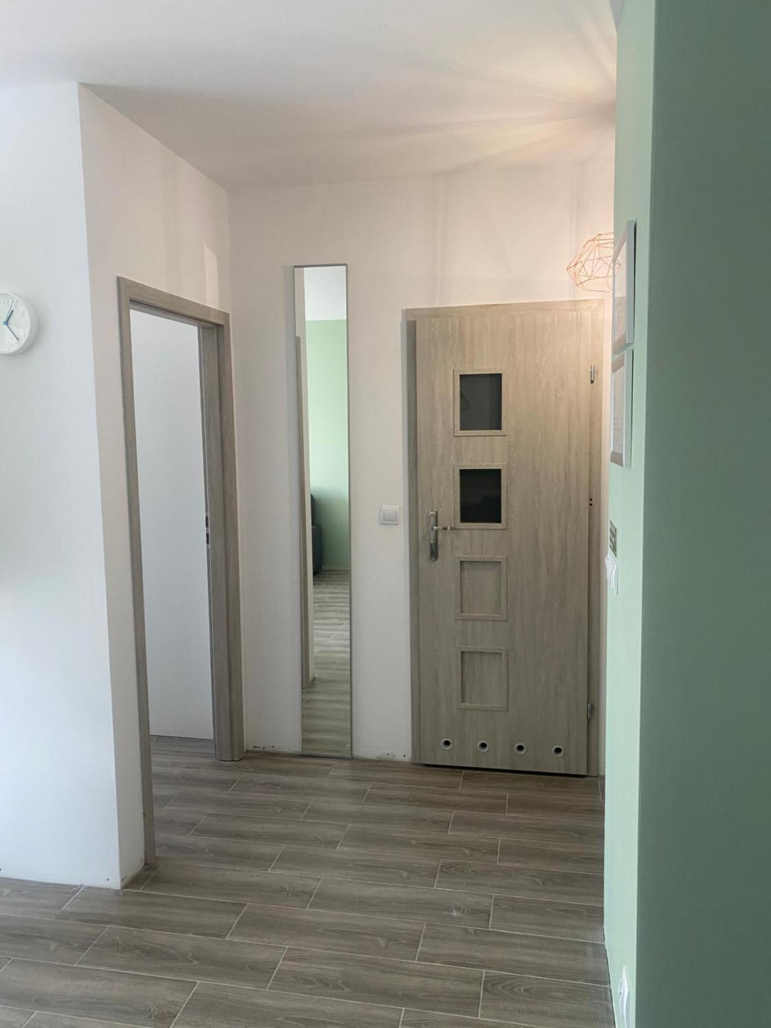 1 Tyskie Apartamenty Z Ogrodkiem Tychy Buitenkant foto